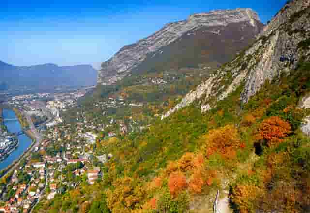 韩国女生秋冬衣服穿搭(韩国女生的衣服)