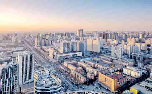 时尚小白鞋穿搭技巧(夏季小白鞋穿搭图片)